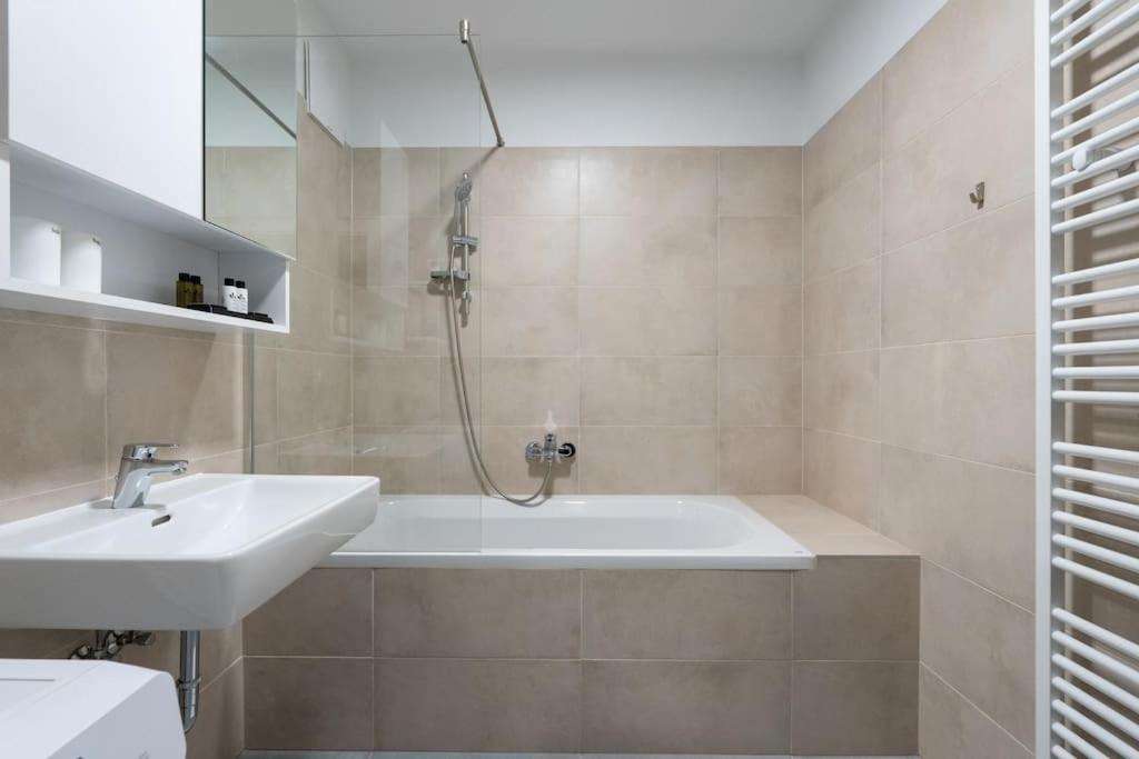 1Br Haven With Swift City Access By Hm فيينا المظهر الخارجي الصورة