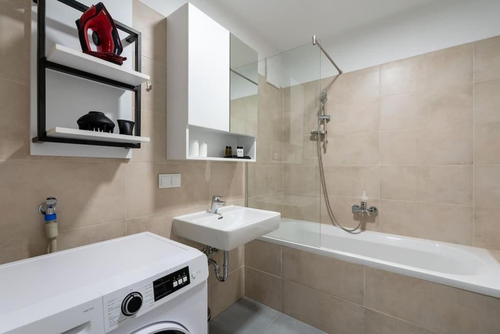 1Br Haven With Swift City Access By Hm فيينا المظهر الخارجي الصورة